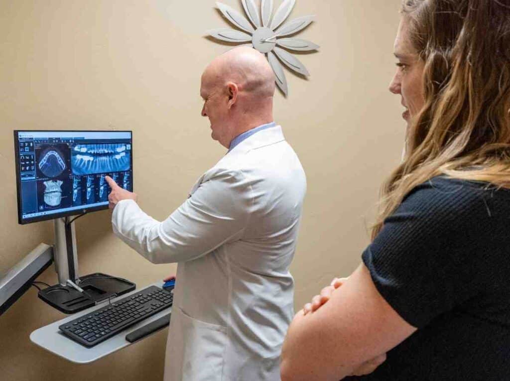 Straight Teeth Without Metal: Why Invisalign Is So Popular Right Now